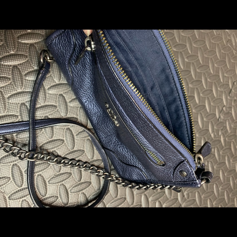 Coach - Picture 6 of 7